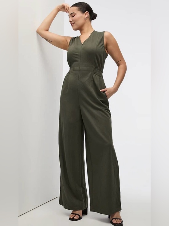 Reitmans Pants - Sleeveless Wide-Leg Jumpsuit in Olive Green